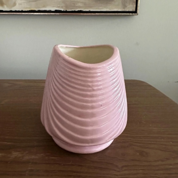 Vintage 1980’s Baby Pink Ceramic Vase • Medium Size • Flowers • Home Decor - Picture 4 of 8